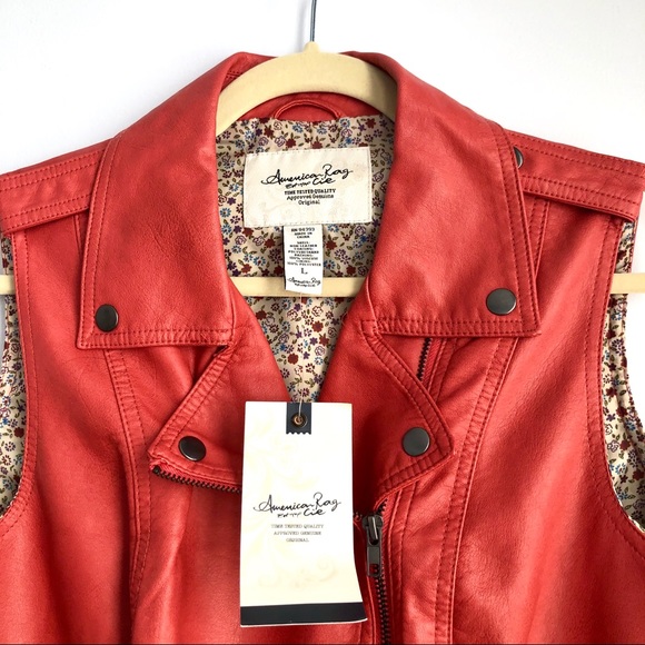 Red Vest - Picture 2 of 8